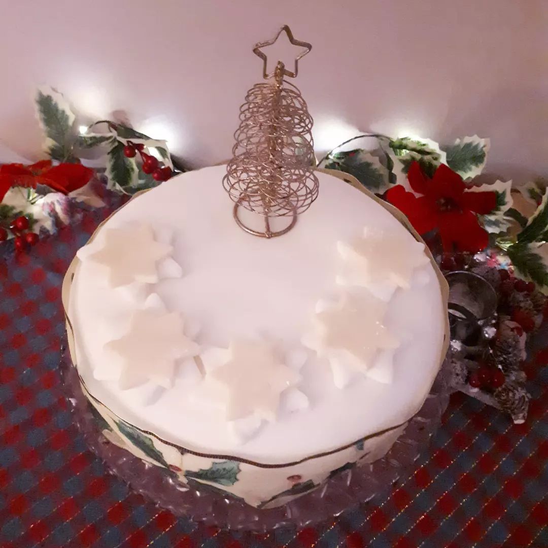 Christmas 2023, this year's Christmas cake. Same recipe, which is a Delia Smith one that I adapted to suit. Same decoration that I use every year, I like tradition 😁 